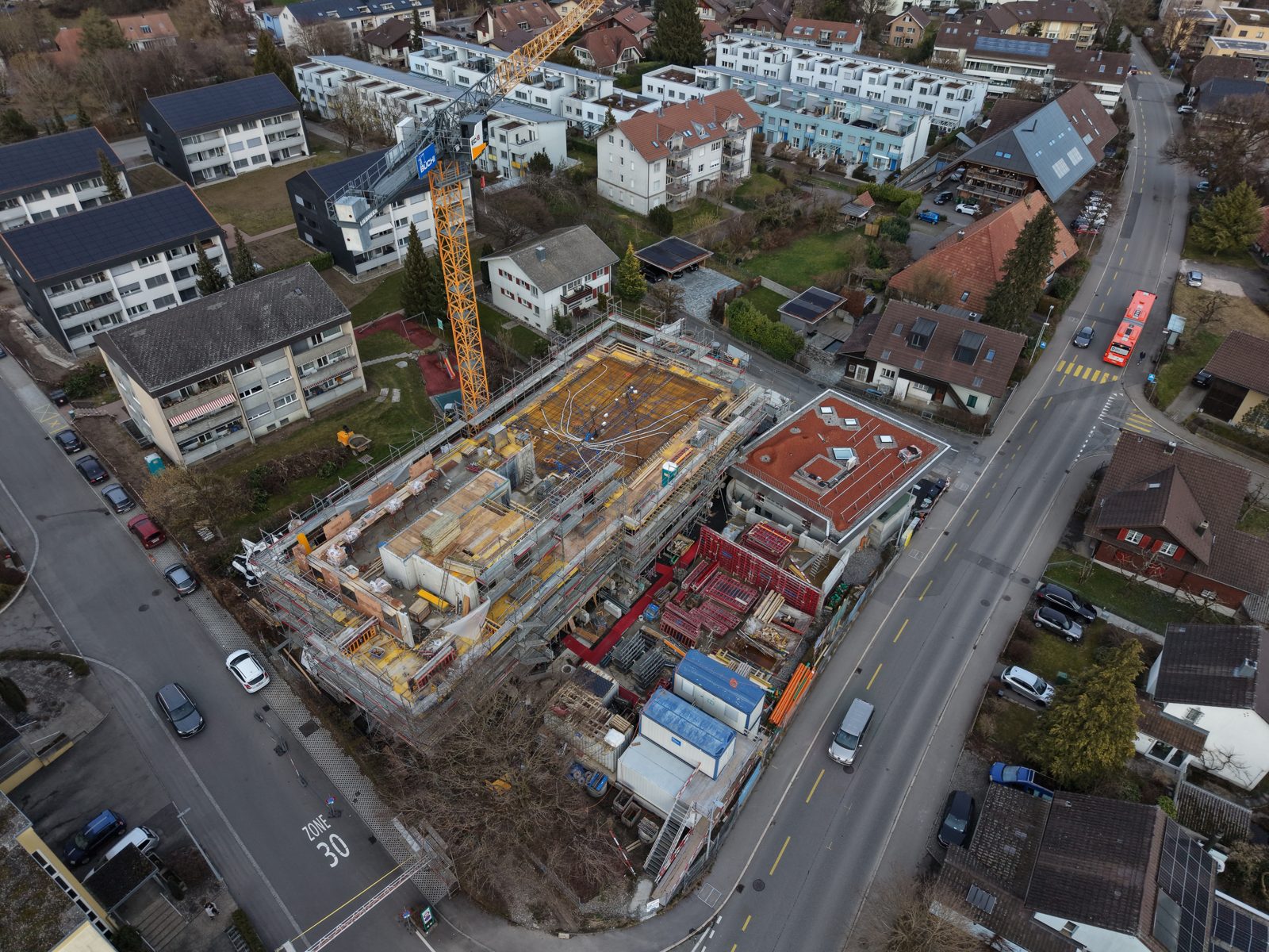 Baustelle aus schräger Luftperspektive